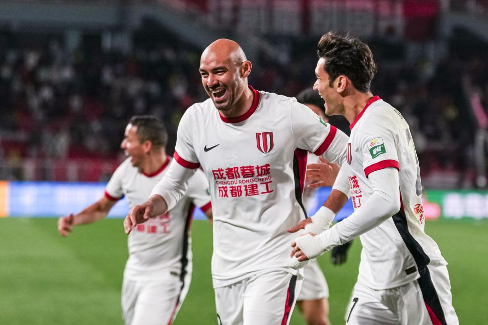克雷斯波足球传奇从锋线杀手到世界足坛经典射手的辉煌征程与荣耀时刻